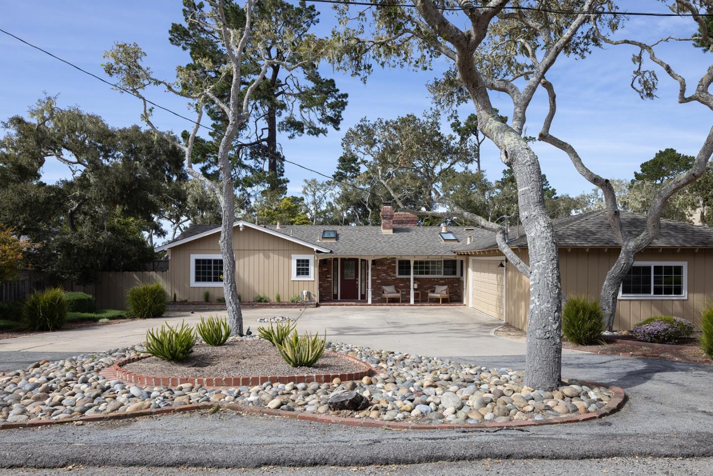 Detail Gallery Image 2 of 30 For 2872 Rancho Rd, Pebble Beach,  CA 93953 - 3 Beds | 2/1 Baths
