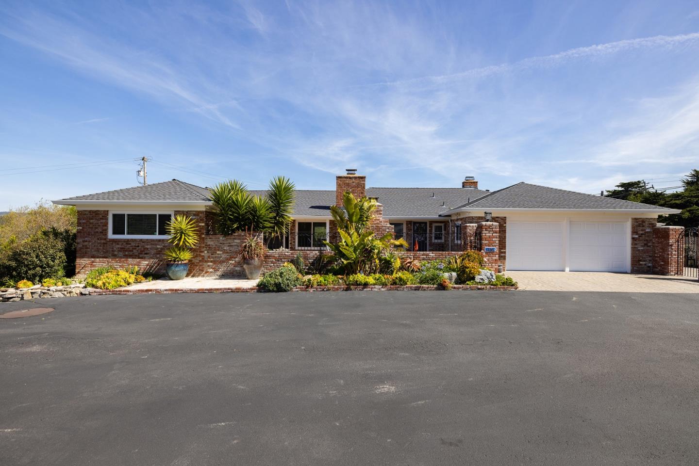 Detail Gallery Image 2 of 39 For 27302 Highway 1, Carmel,  CA 93923 - 3 Beds | 3 Baths
