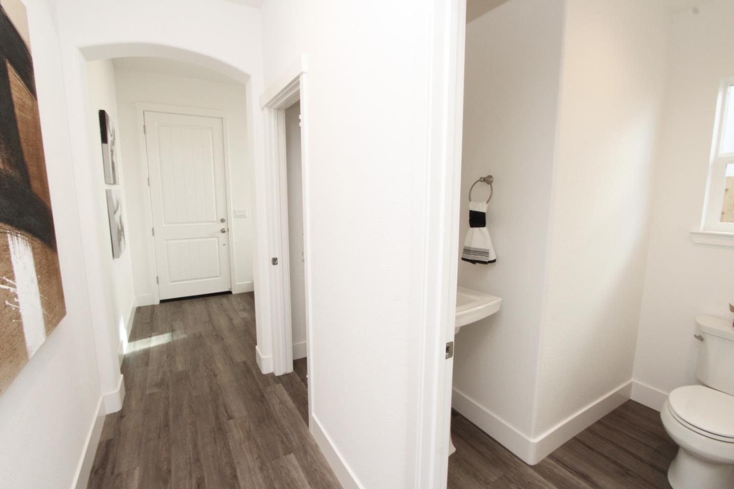 Detail Gallery Image 10 of 24 For 1173 Scout Peak Way #14-9,  Hollister,  CA 95023 - 4 Beds | 2/1 Baths