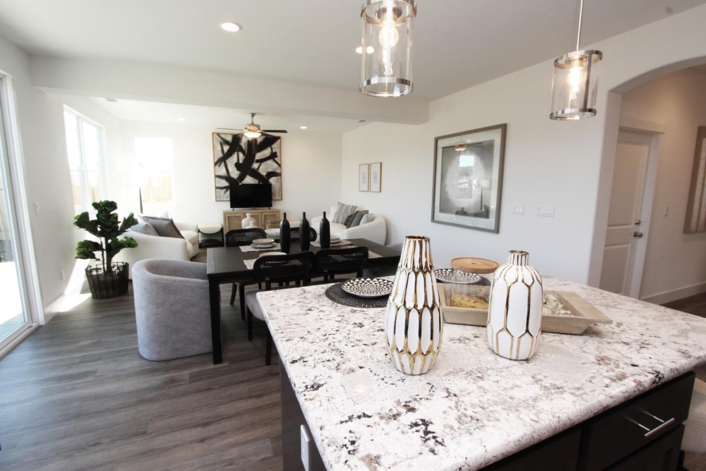 Detail Gallery Image 12 of 24 For 1173 Scout Peak Way #14-9,  Hollister,  CA 95023 - 4 Beds | 2/1 Baths