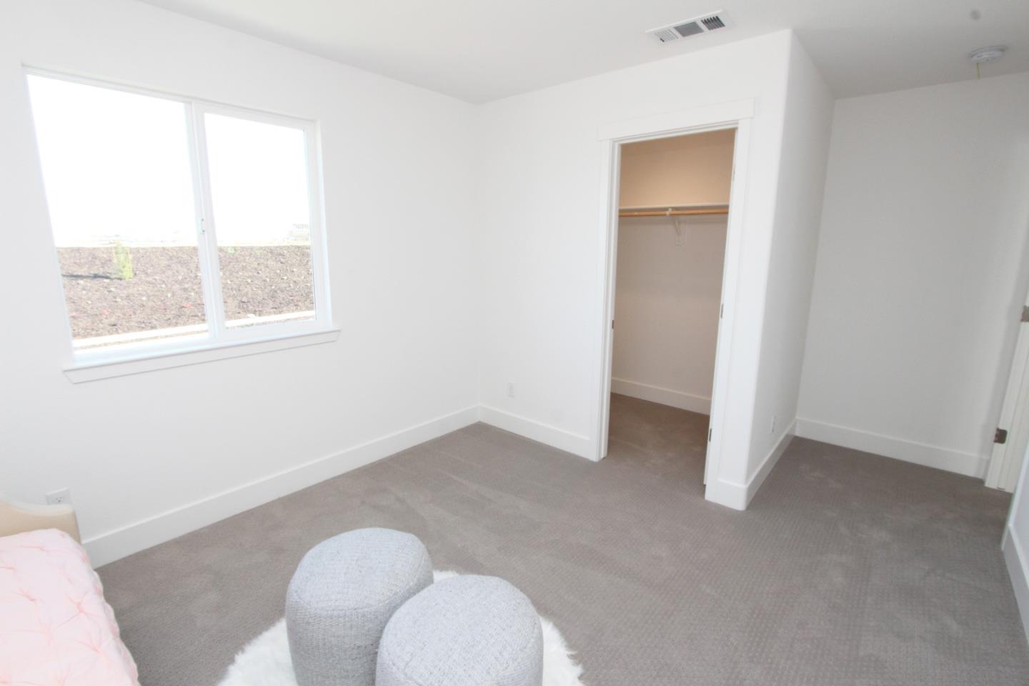 Detail Gallery Image 2 of 24 For 1173 Scout Peak Way #14-9,  Hollister,  CA 95023 - 4 Beds | 2/1 Baths