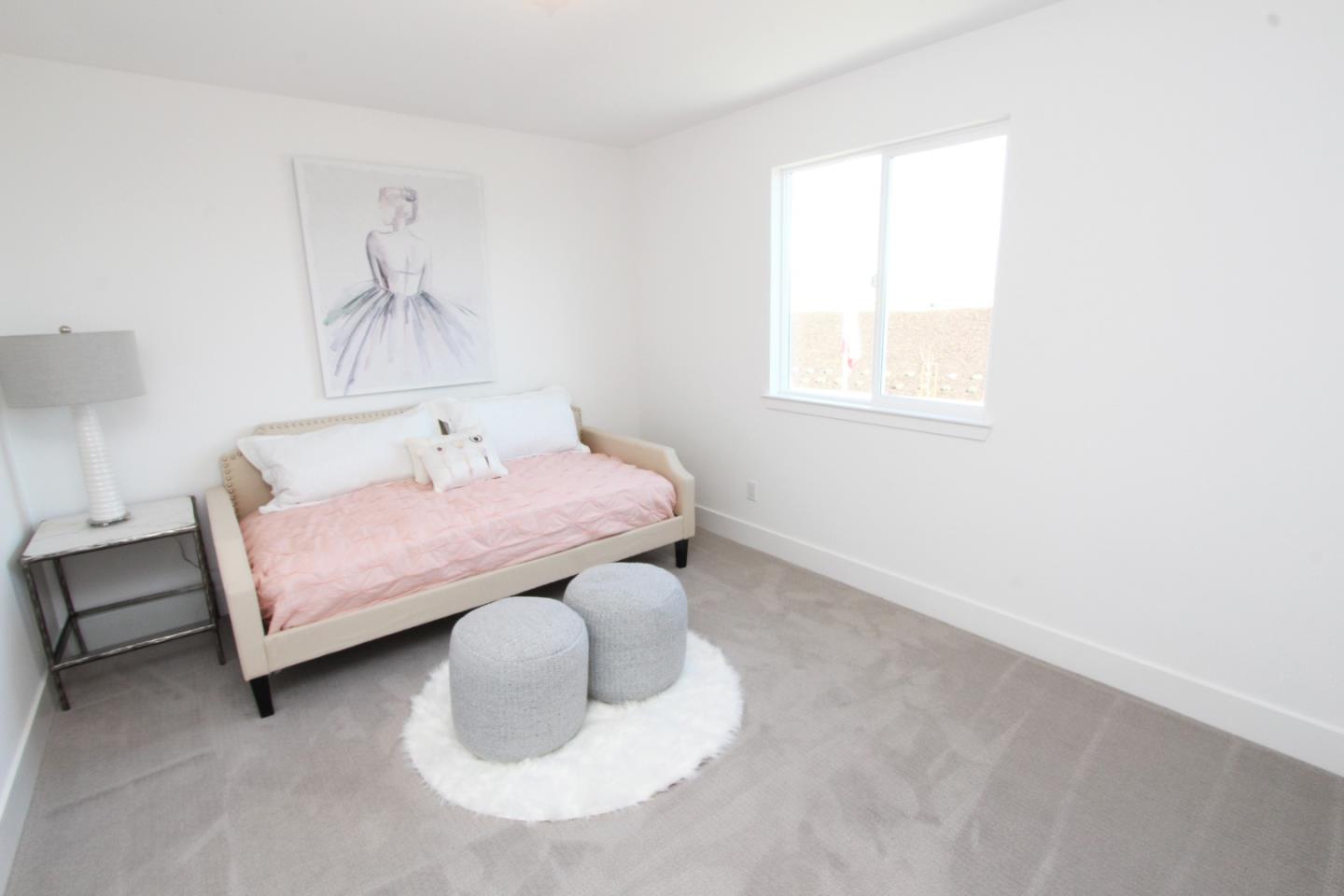 Detail Gallery Image 3 of 24 For 1173 Scout Peak Way #14-9,  Hollister,  CA 95023 - 4 Beds | 2/1 Baths