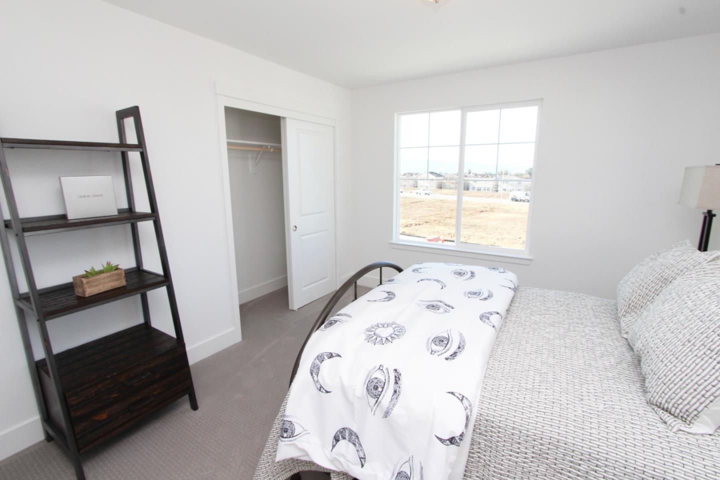 Detail Gallery Image 4 of 24 For 1173 Scout Peak Way #14-9,  Hollister,  CA 95023 - 4 Beds | 2/1 Baths