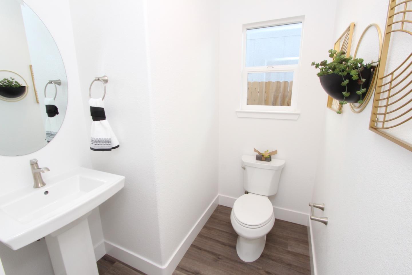 Detail Gallery Image 7 of 24 For 1173 Scout Peak Way #14-9,  Hollister,  CA 95023 - 4 Beds | 2/1 Baths