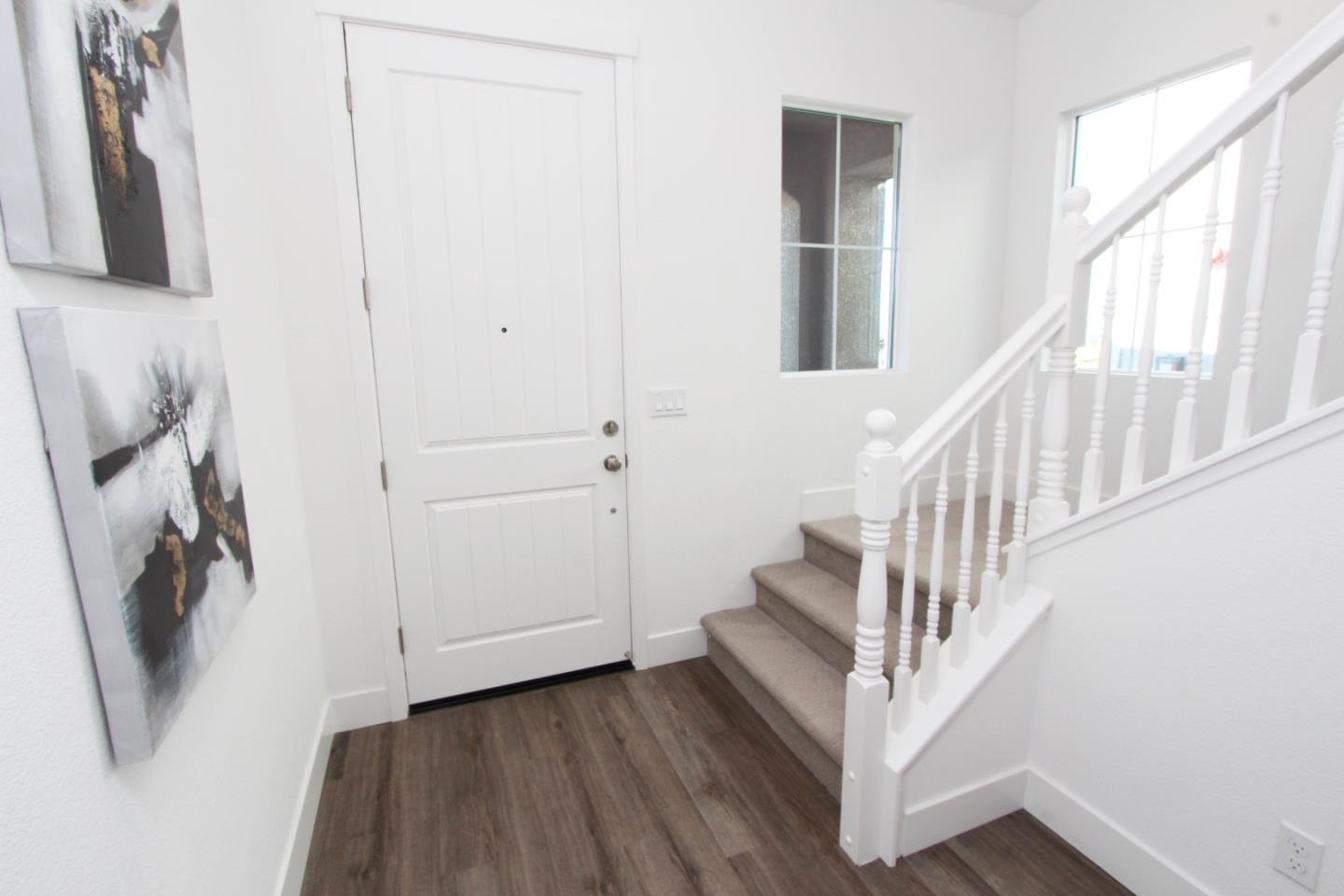 Detail Gallery Image 8 of 24 For 1173 Scout Peak Way #14-9,  Hollister,  CA 95023 - 4 Beds | 2/1 Baths