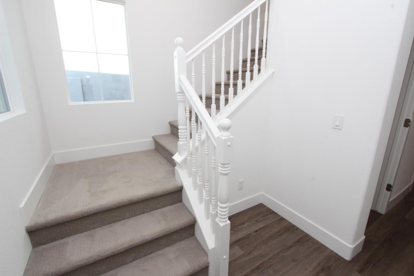 Detail Gallery Image 9 of 24 For 1173 Scout Peak Way #14-9,  Hollister,  CA 95023 - 4 Beds | 2/1 Baths