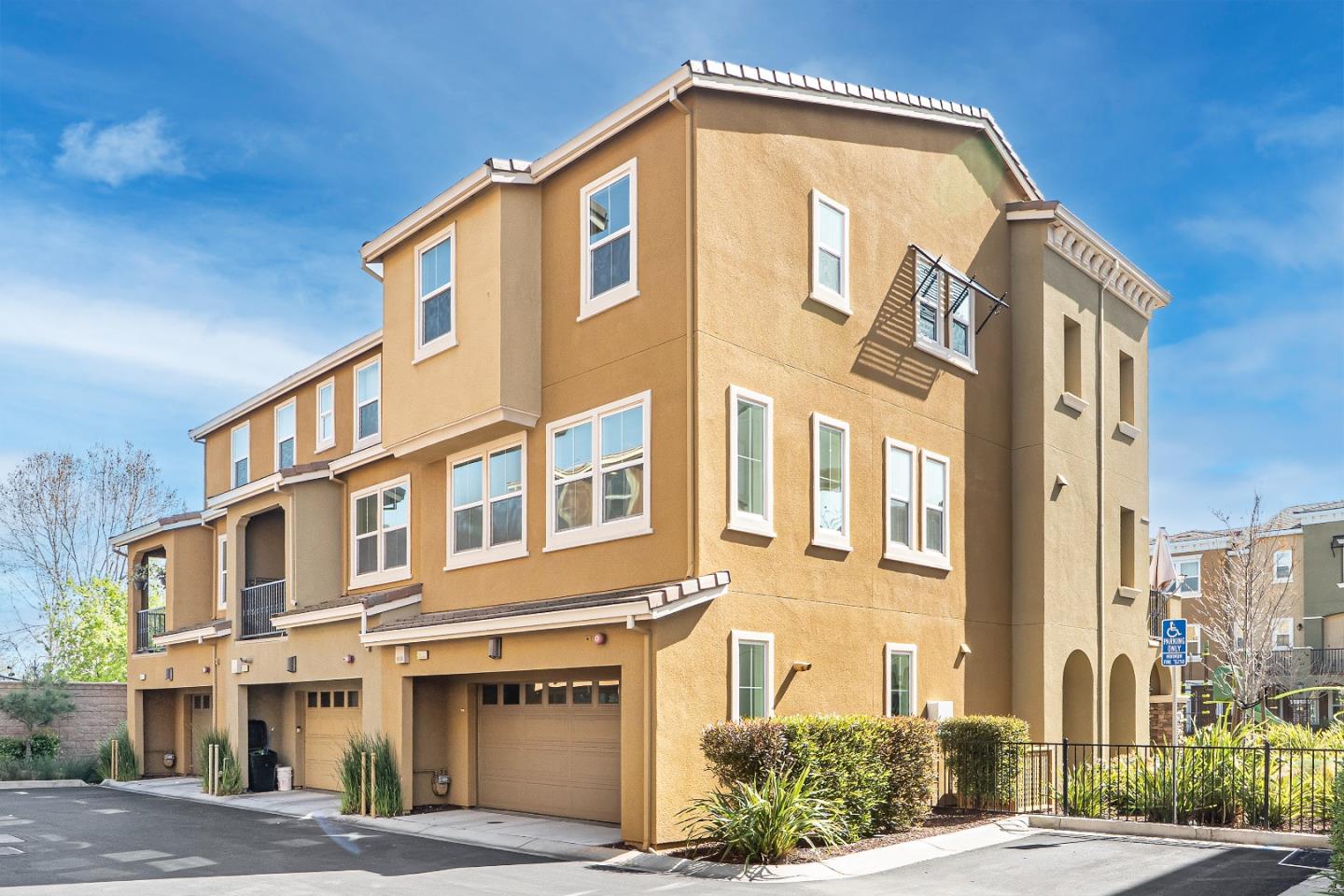 Detail Gallery Image 3 of 54 For 38933 Snapdragon Pl, Newark,  CA 94560 - 4 Beds | 3/1 Baths