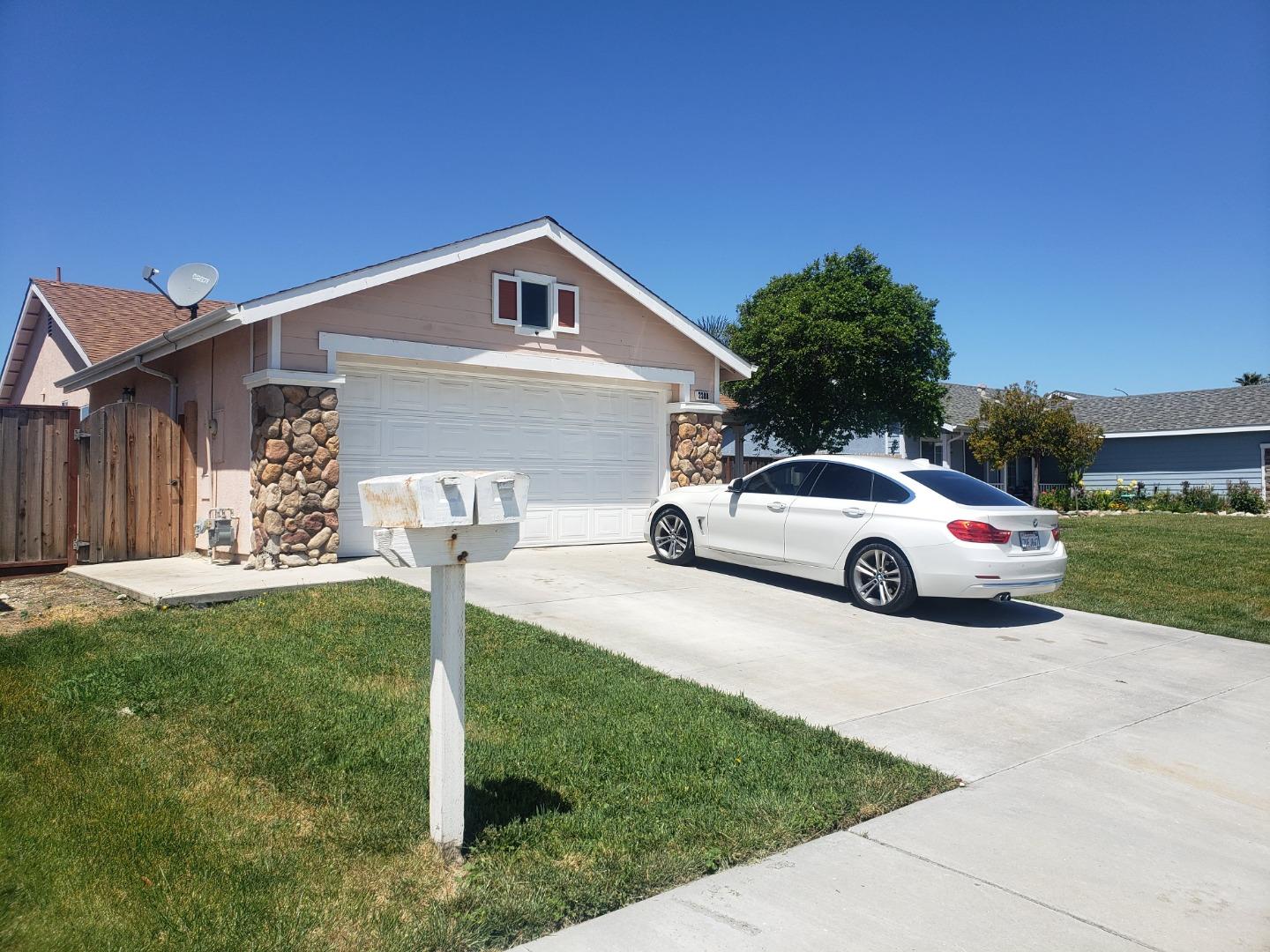 Detail Gallery Image 2 of 21 For 2380 Paradise Dr, Hollister,  CA 95023 - 4 Beds | 2 Baths