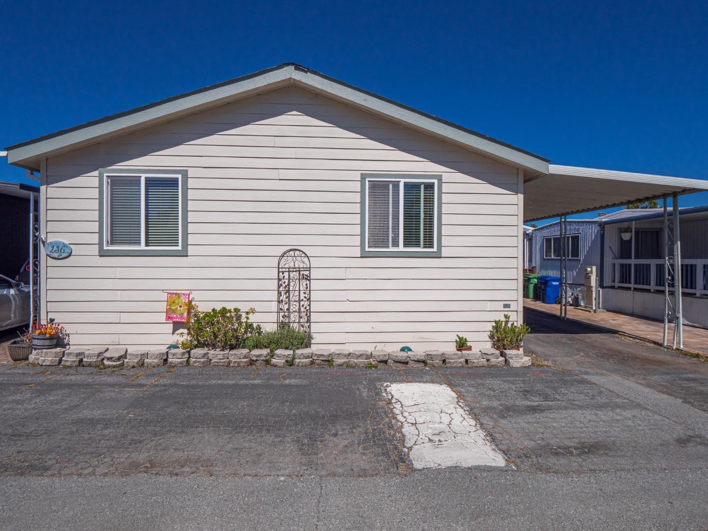 Detail Gallery Image 2 of 45 For 4300 Soquel Dr #236,  Soquel,  CA 95073 - 4 Beds | 2 Baths