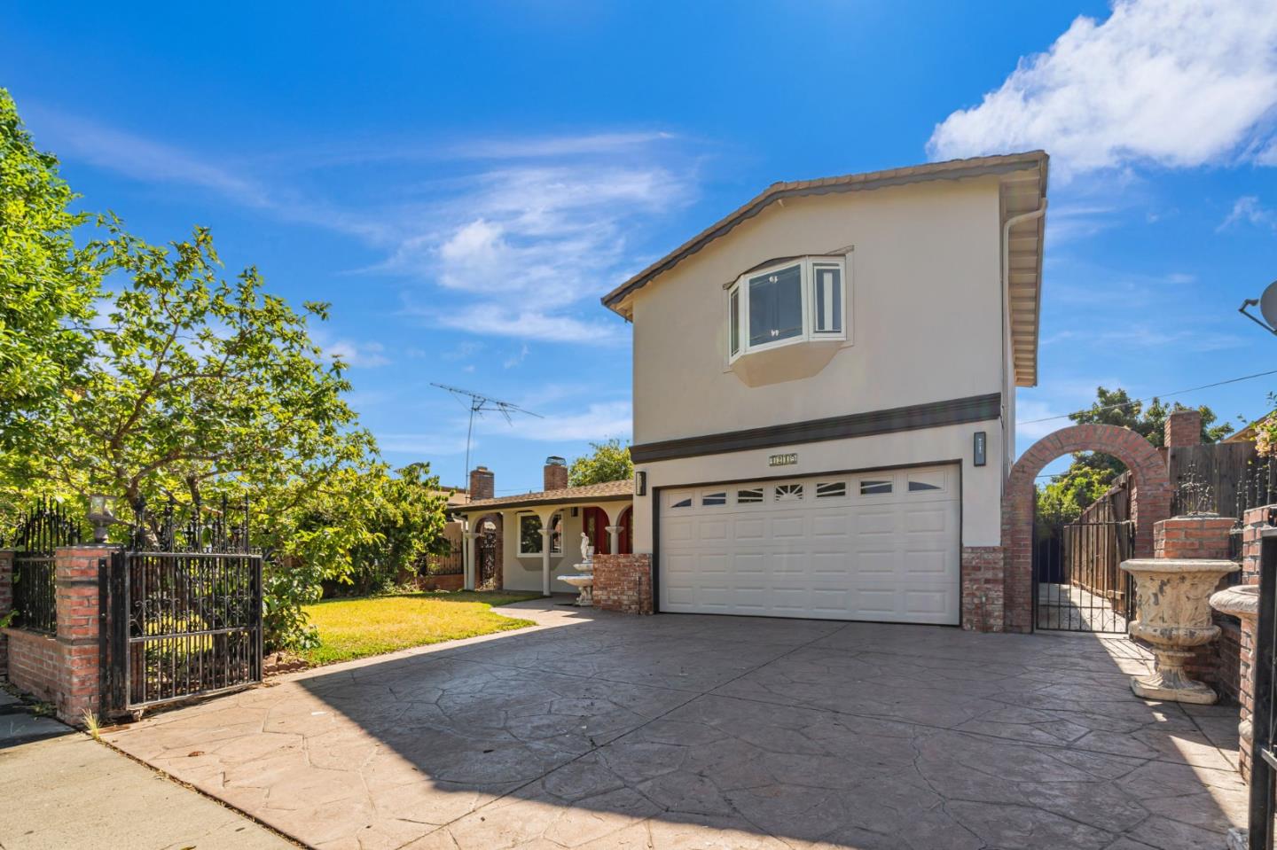 Detail Gallery Image 3 of 34 For 4219 Senter Rd, San Jose,  CA 95111 - 5 Beds | 3 Baths