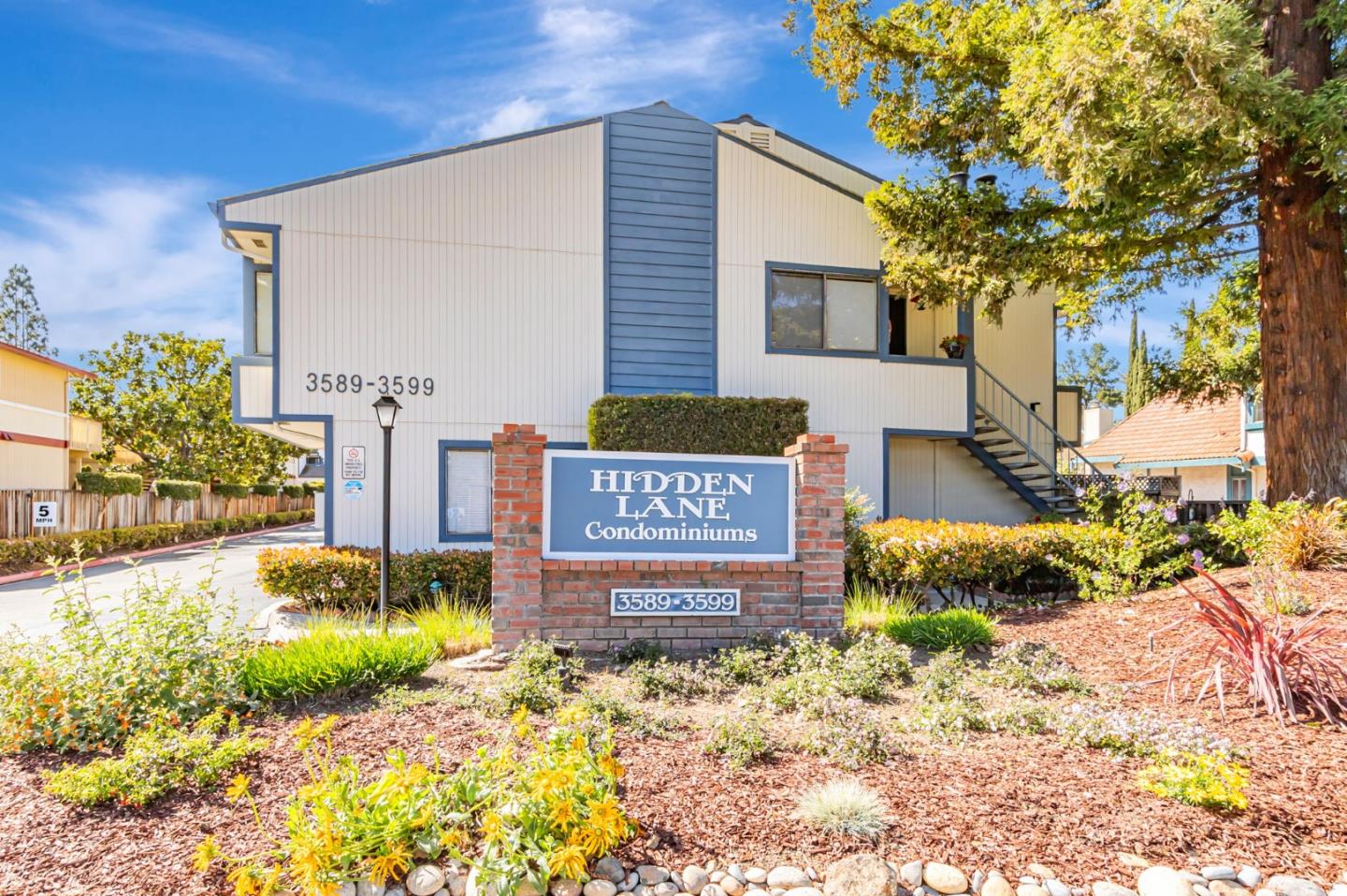 Detail Gallery Image 2 of 33 For 3589 S Bascom Ave #10,  Campbell,  CA 95008 - 1 Beds | 1 Baths