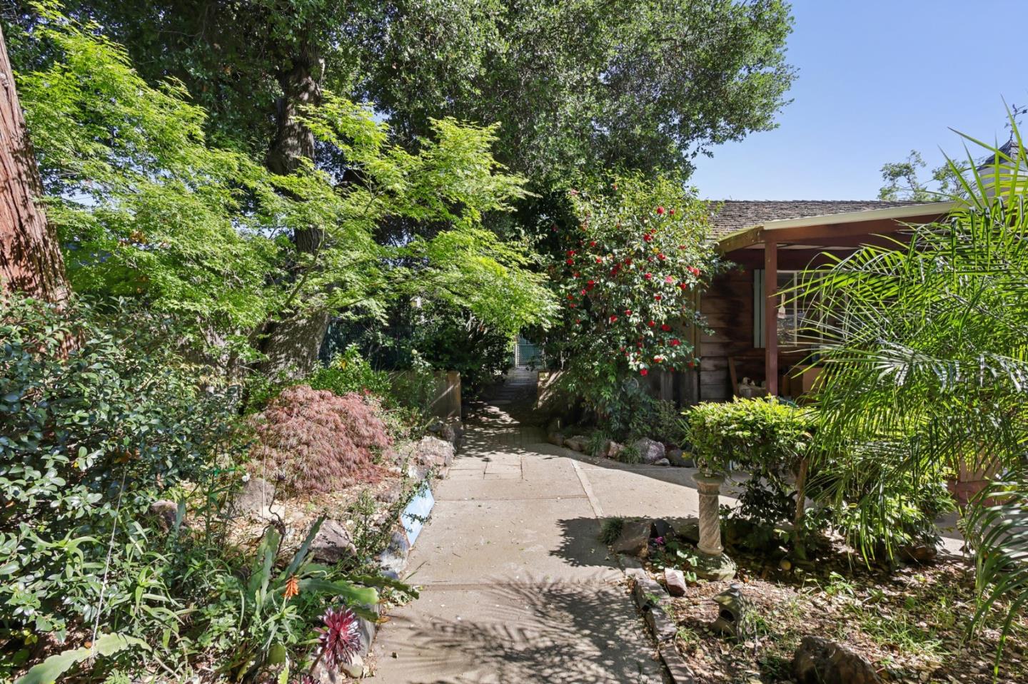 Detail Gallery Image 14 of 19 For 22075 Baywood Ave, Castro Valley,  CA 94546 - 4 Beds | 2 Baths