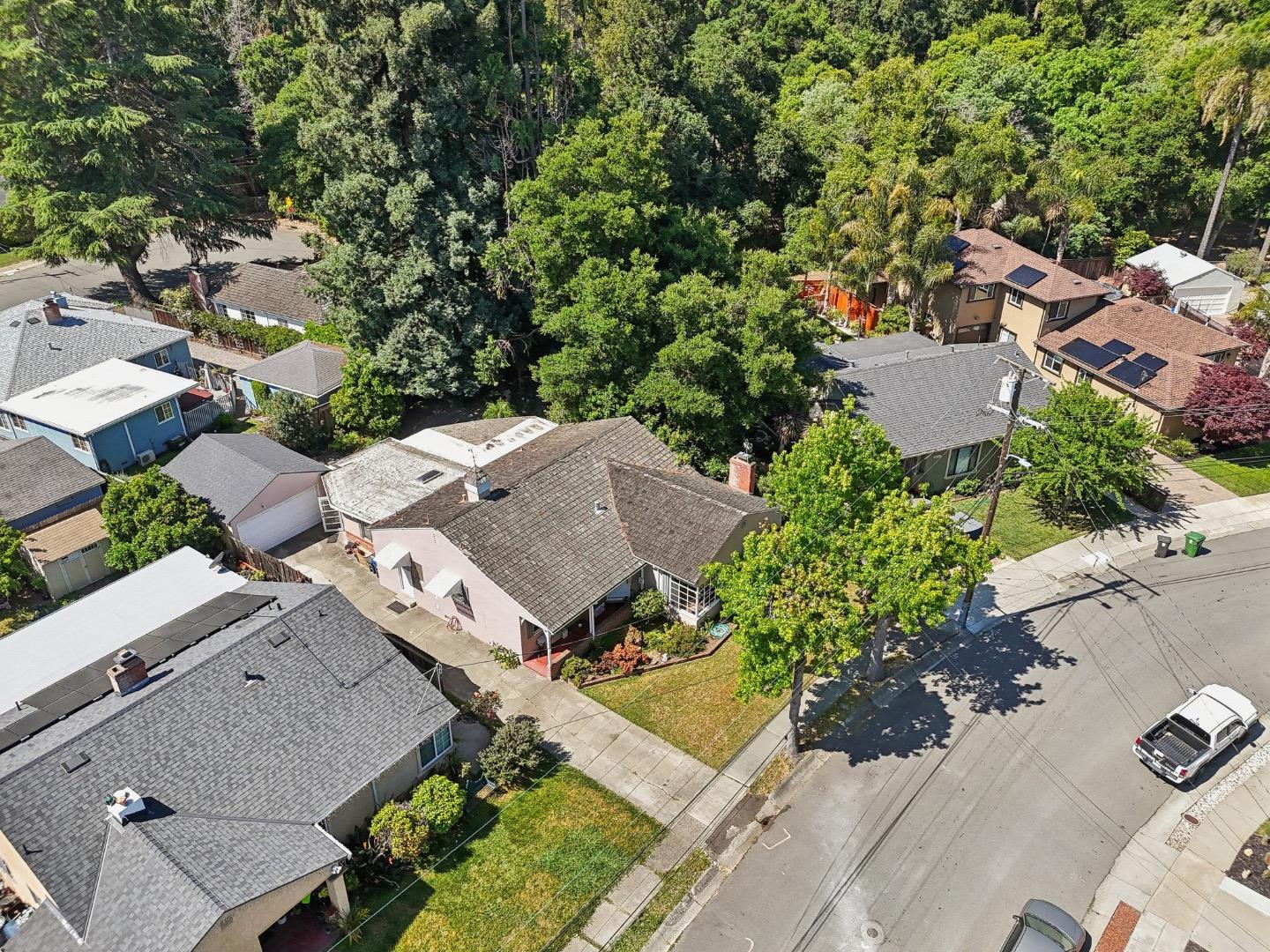 Detail Gallery Image 15 of 19 For 22075 Baywood Ave, Castro Valley,  CA 94546 - 4 Beds | 2 Baths