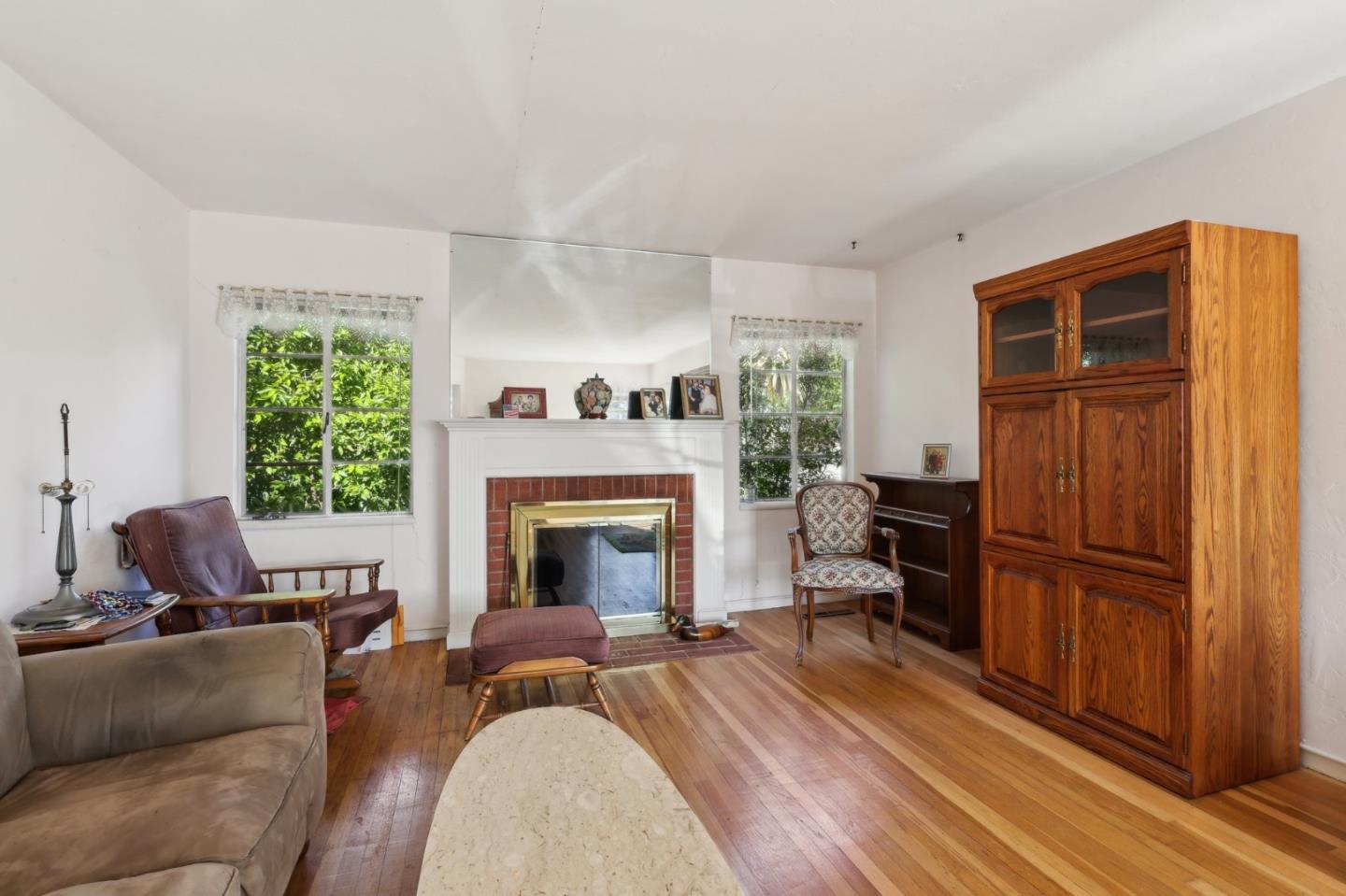Detail Gallery Image 3 of 19 For 22075 Baywood Ave, Castro Valley,  CA 94546 - 4 Beds | 2 Baths