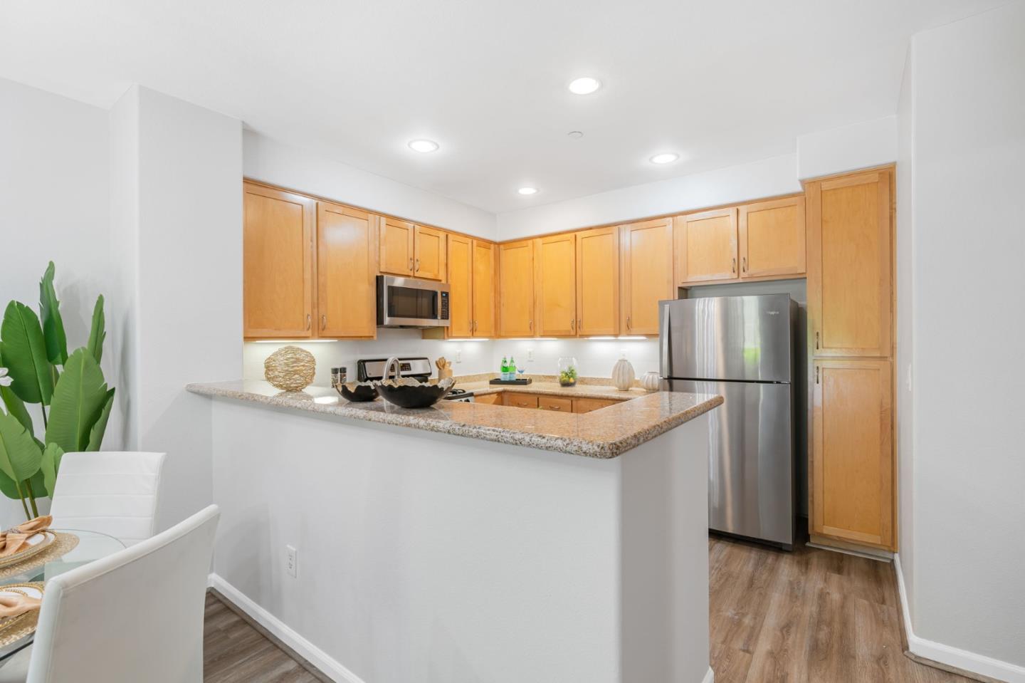 Detail Gallery Image 10 of 40 For 20500 Town Center Ln #168,  Cupertino,  CA 95014 - 2 Beds | 2 Baths