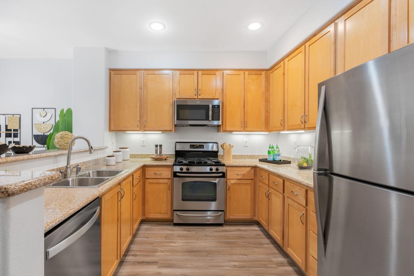 Detail Gallery Image 8 of 40 For 20500 Town Center Ln #168,  Cupertino,  CA 95014 - 2 Beds | 2 Baths