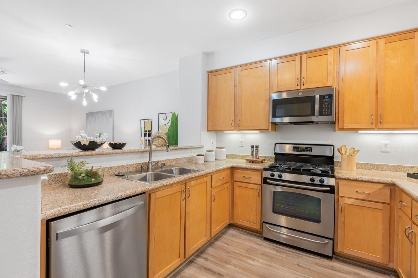 Detail Gallery Image 9 of 40 For 20500 Town Center Ln #168,  Cupertino,  CA 95014 - 2 Beds | 2 Baths