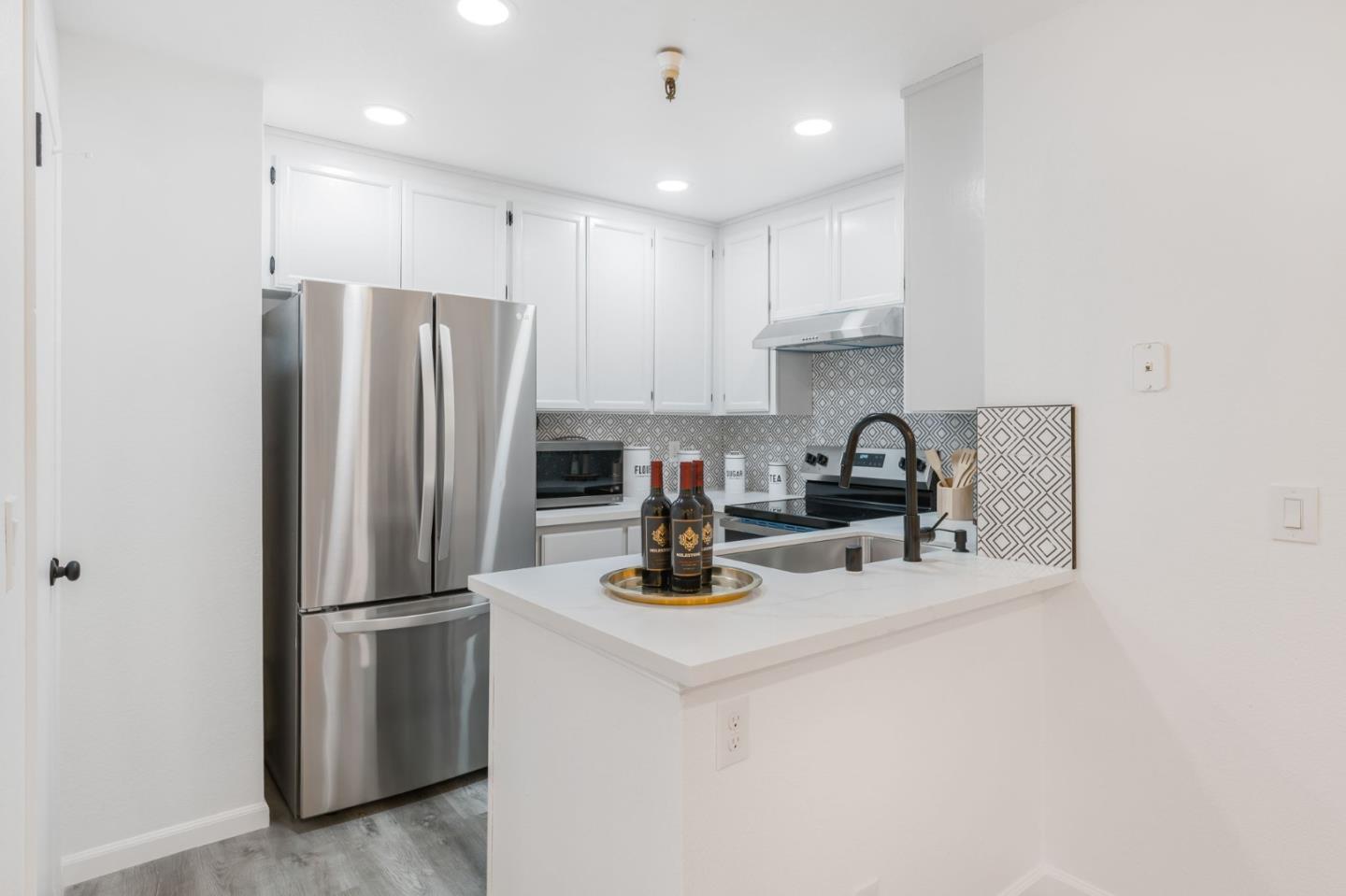 Detail Gallery Image 7 of 36 For 935 La Mesa Ter #G,  Sunnyvale,  CA 94086 - 2 Beds | 1 Baths