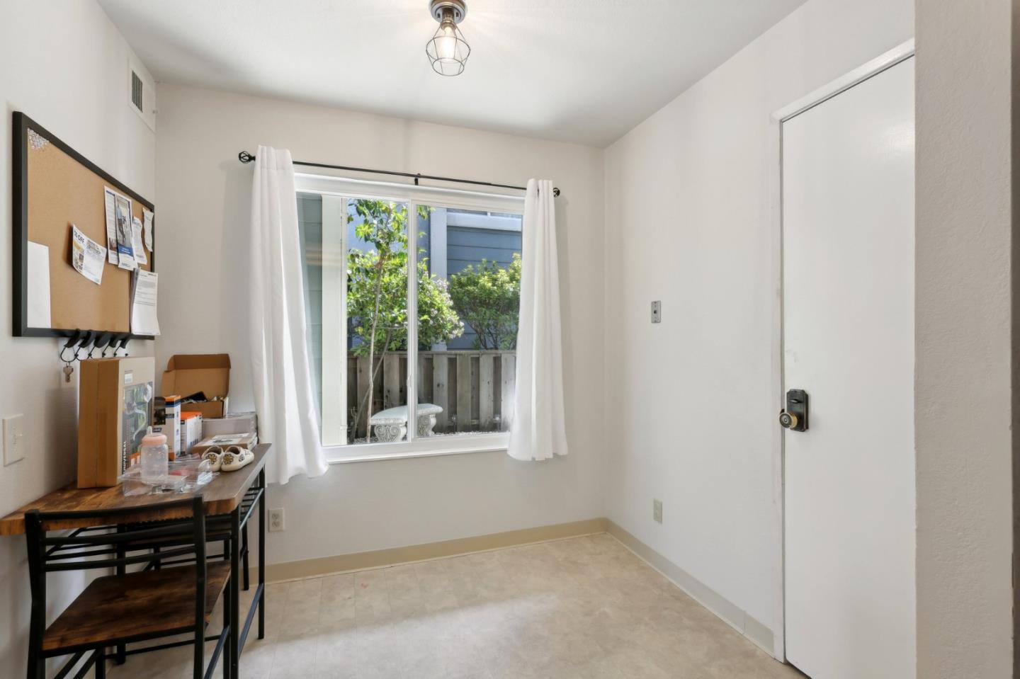 Detail Gallery Image 10 of 31 For 2378 Cheshire Pl, San Leandro,  CA 94577 - 3 Beds | 2/1 Baths