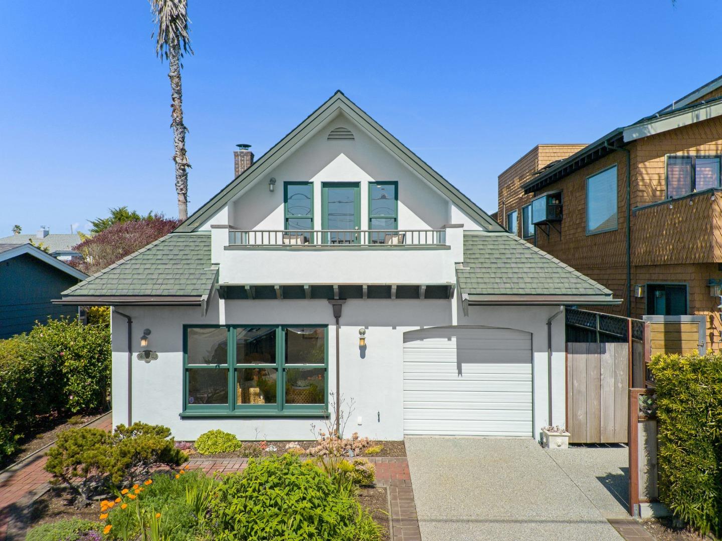 Detail Gallery Image 2 of 63 For 910 Pelton Ave, Santa Cruz,  CA 95060 - 3 Beds | 2 Baths