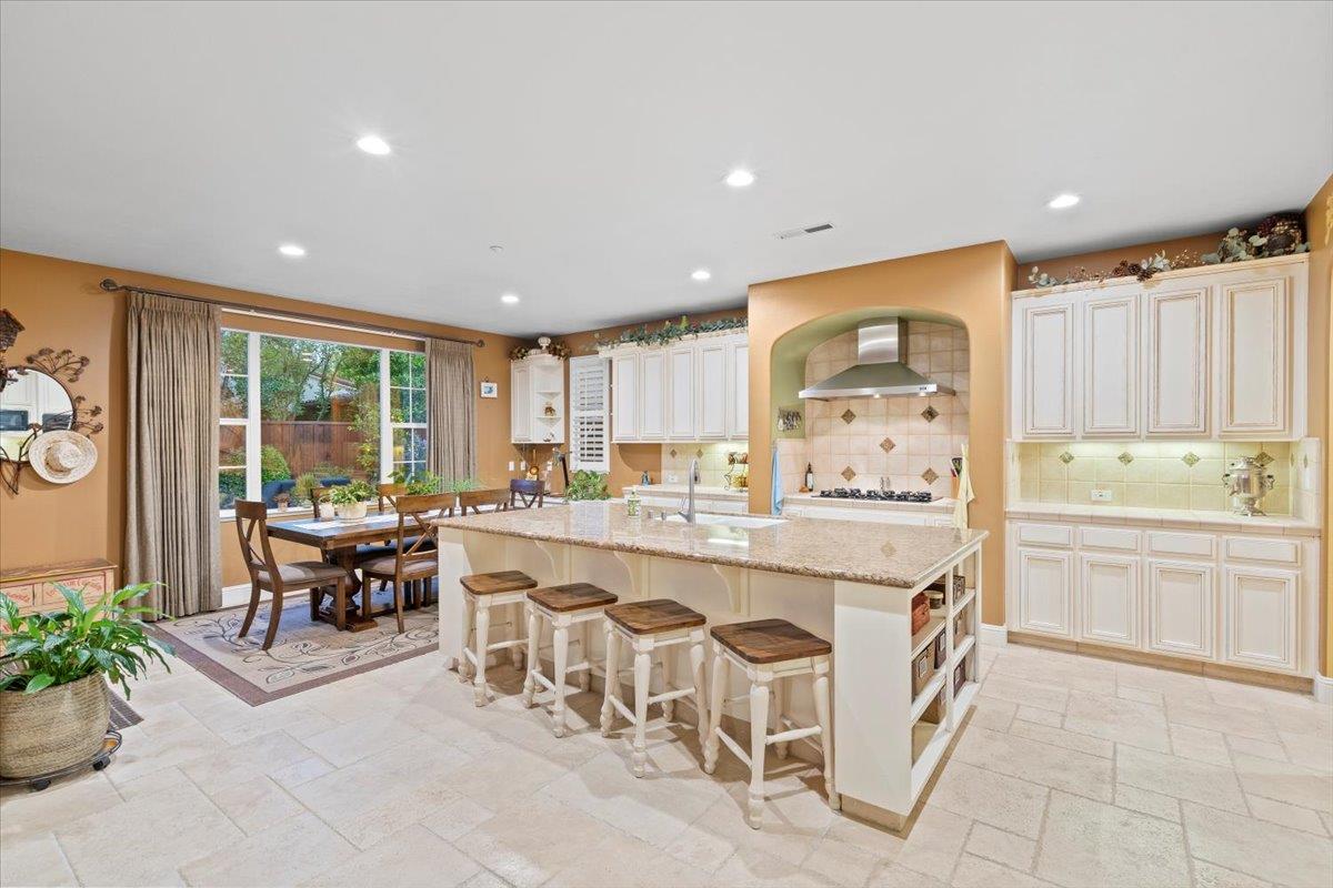 Detail Gallery Image 10 of 32 For 7532 Strath Pl, Gilroy,  CA 95020 - 4 Beds | 3 Baths