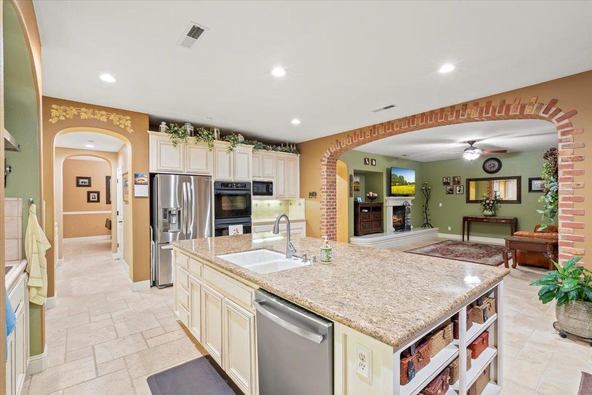 Detail Gallery Image 11 of 32 For 7532 Strath Pl, Gilroy,  CA 95020 - 4 Beds | 3 Baths