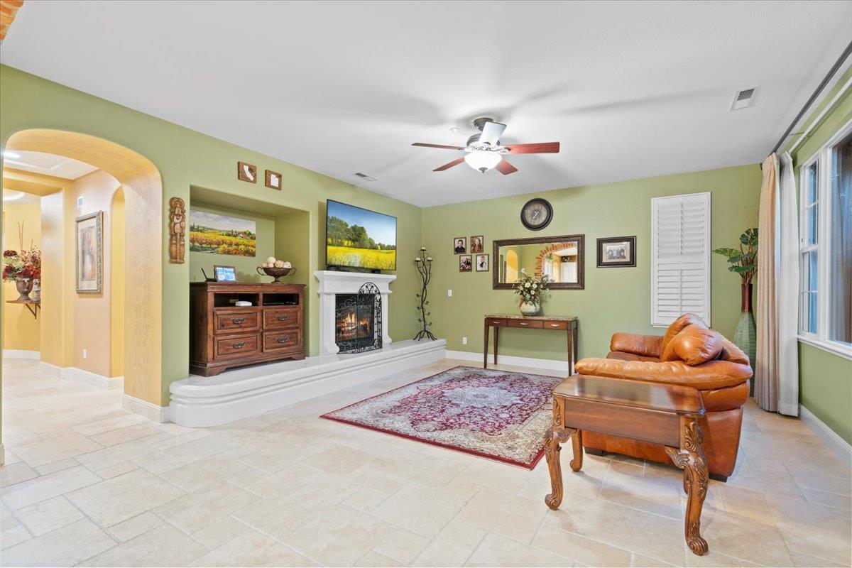 Detail Gallery Image 5 of 32 For 7532 Strath Pl, Gilroy,  CA 95020 - 4 Beds | 3 Baths