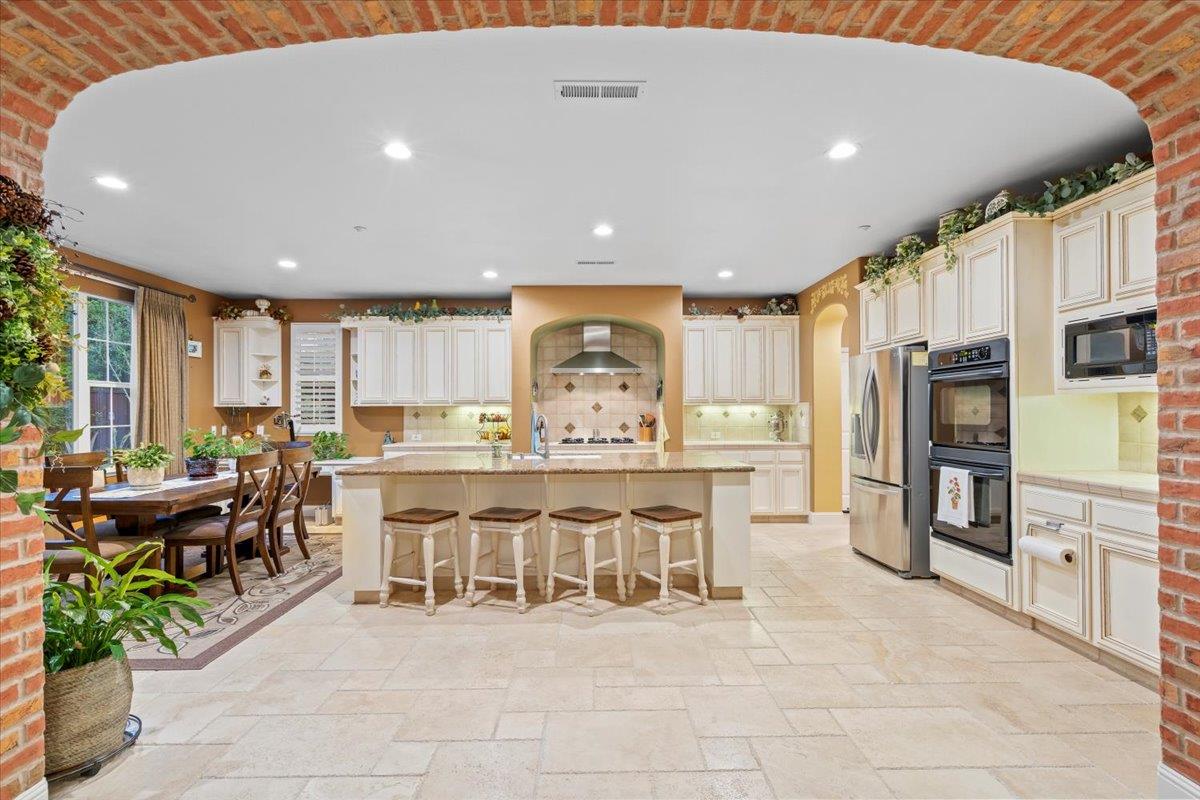 Detail Gallery Image 6 of 32 For 7532 Strath Pl, Gilroy,  CA 95020 - 4 Beds | 3 Baths