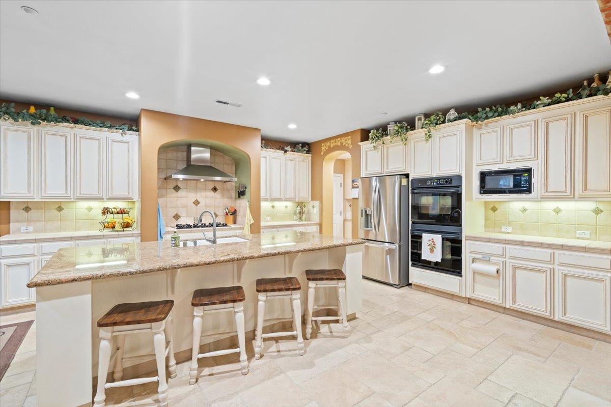Detail Gallery Image 7 of 32 For 7532 Strath Pl, Gilroy,  CA 95020 - 4 Beds | 3 Baths