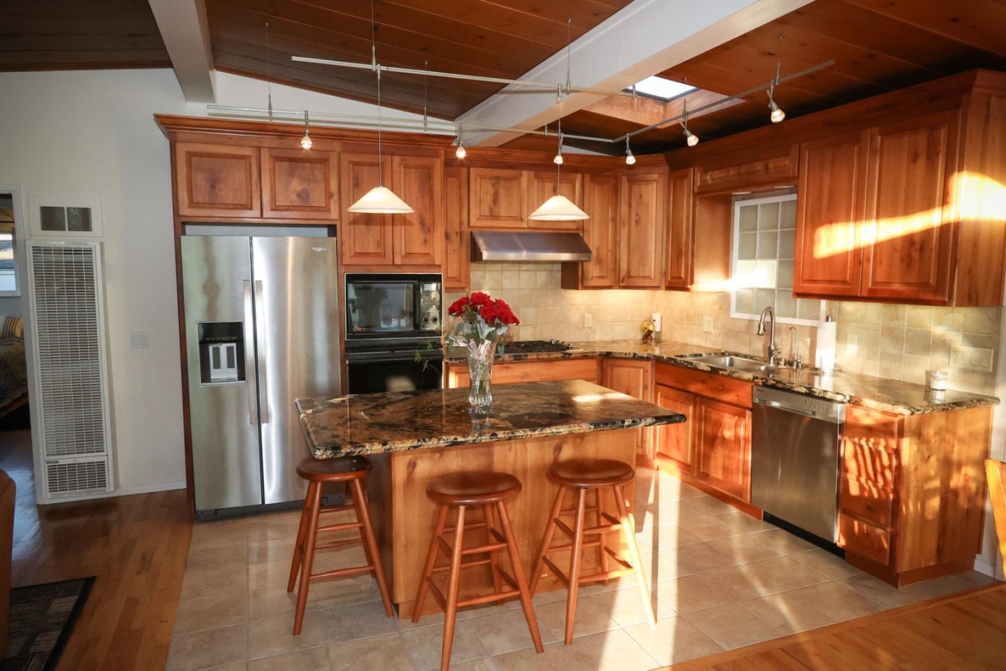 Detail Gallery Image 4 of 30 For 108 Santa Cruz Ave, Aptos,  CA 95003 - 3 Beds | 2 Baths