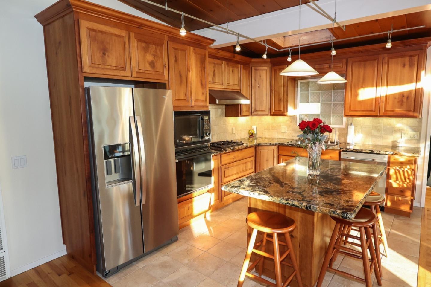 Detail Gallery Image 6 of 30 For 108 Santa Cruz Ave, Aptos,  CA 95003 - 3 Beds | 2 Baths