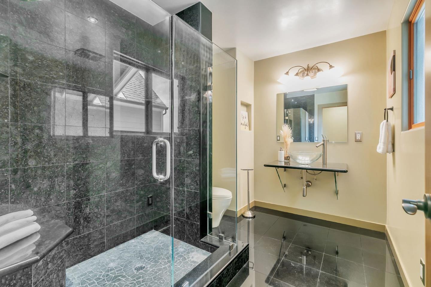 Detail Gallery Image 21 of 91 For 411 Hecker Pass Rd, Watsonville,  CA 95076 - 4 Beds | 4 Baths