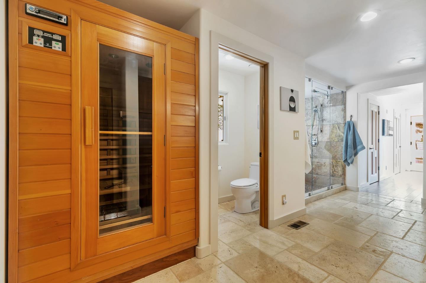 Detail Gallery Image 24 of 91 For 411 Hecker Pass Rd, Watsonville,  CA 95076 - 4 Beds | 4 Baths