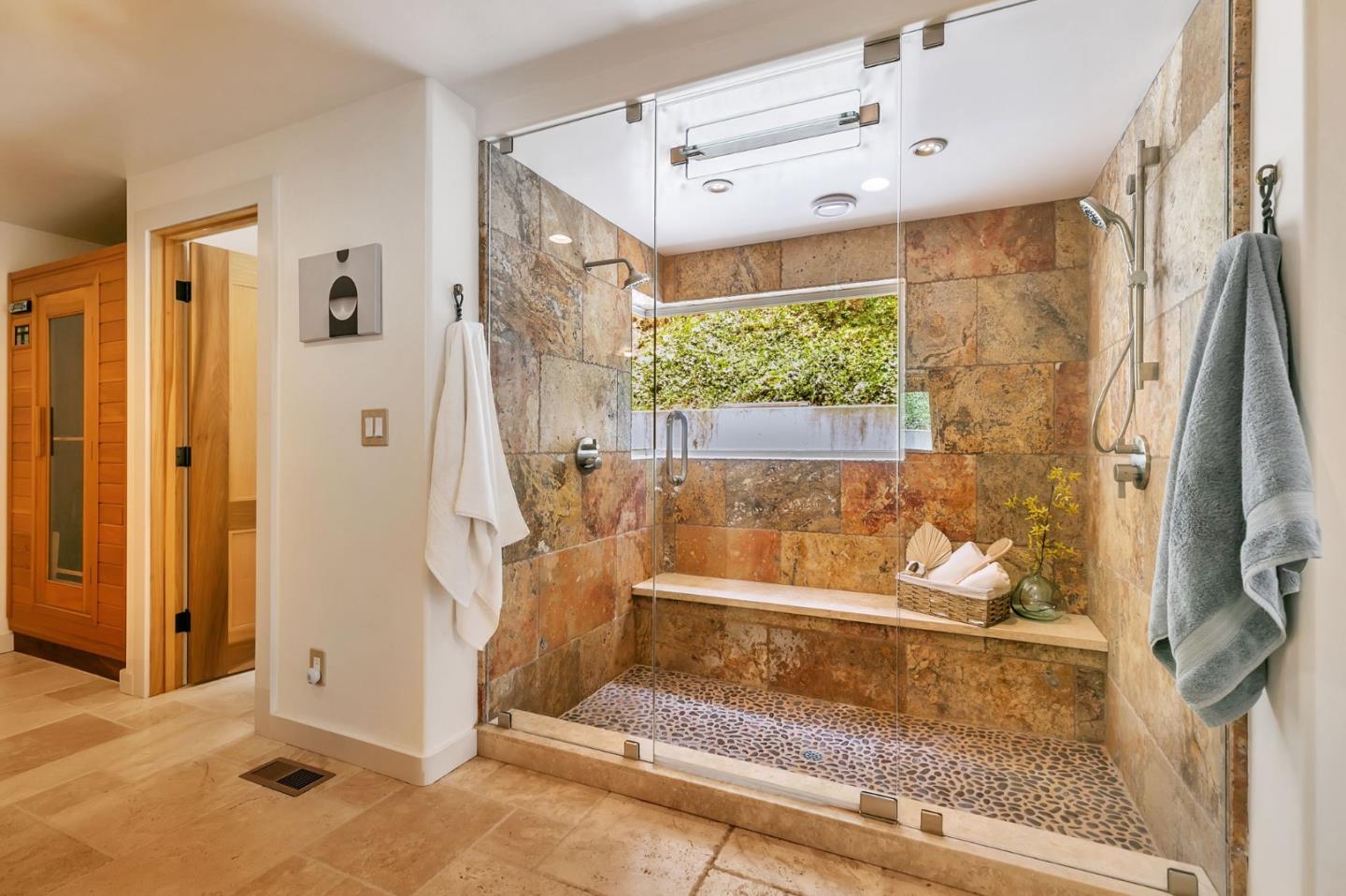 Detail Gallery Image 25 of 91 For 411 Hecker Pass Rd, Watsonville,  CA 95076 - 4 Beds | 4 Baths