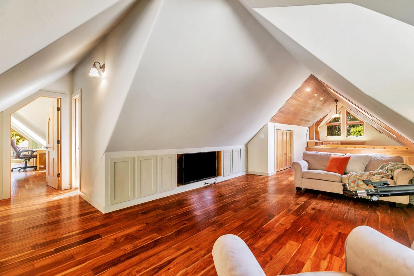 Detail Gallery Image 33 of 91 For 411 Hecker Pass Rd, Watsonville,  CA 95076 - 4 Beds | 4 Baths