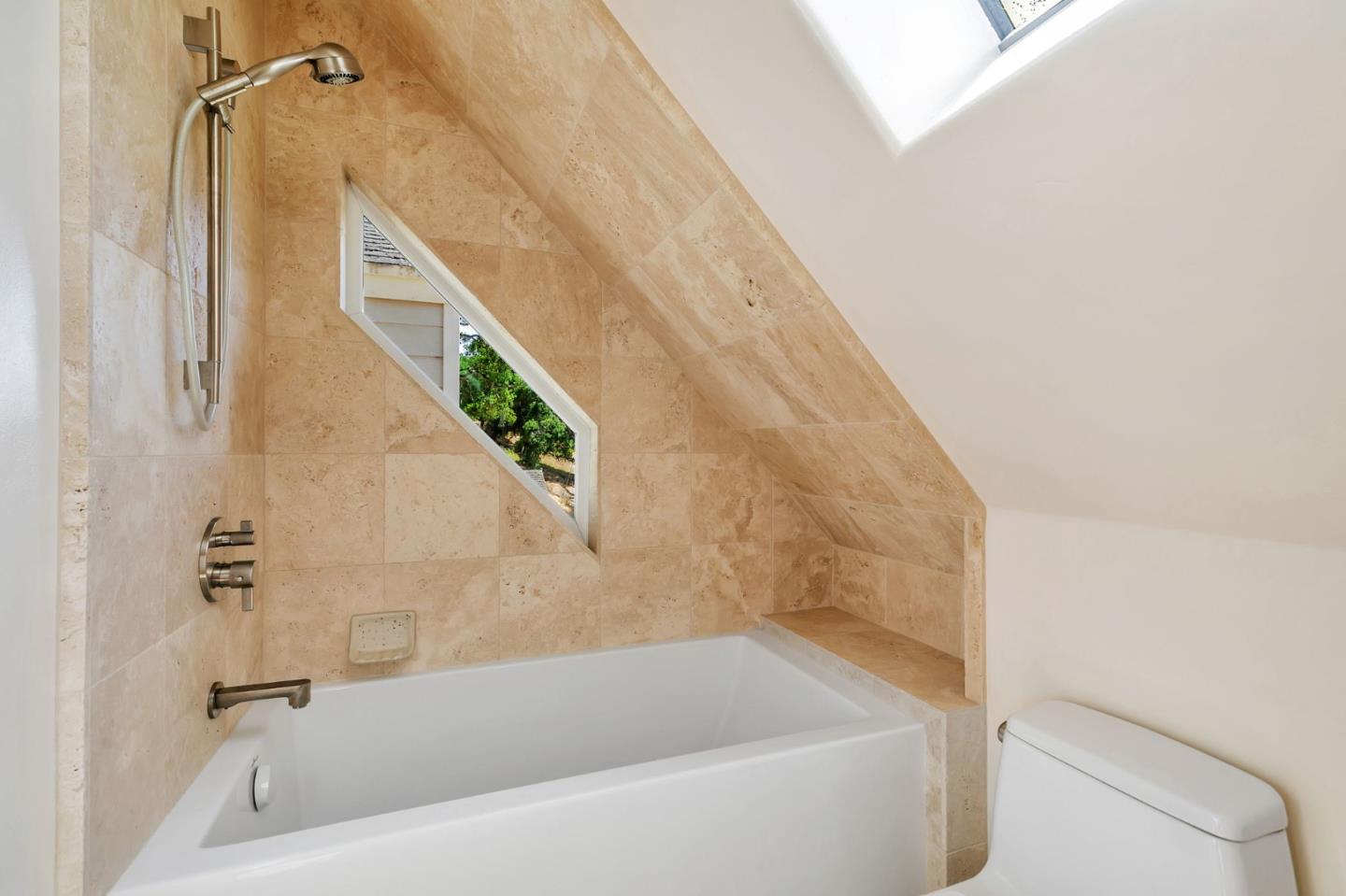 Detail Gallery Image 37 of 91 For 411 Hecker Pass Rd, Watsonville,  CA 95076 - 4 Beds | 4 Baths