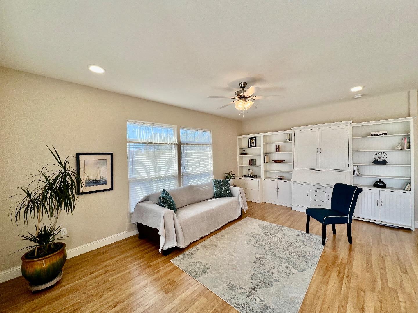 Detail Gallery Image 2 of 28 For 2435 Felt St #1,  Santa Cruz,  CA 95062 - 3 Beds | 2 Baths