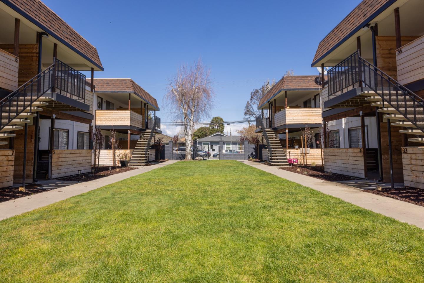Detail Gallery Image 3 of 32 For 711 South St, Hollister,  CA 95023 - – Beds | – Baths