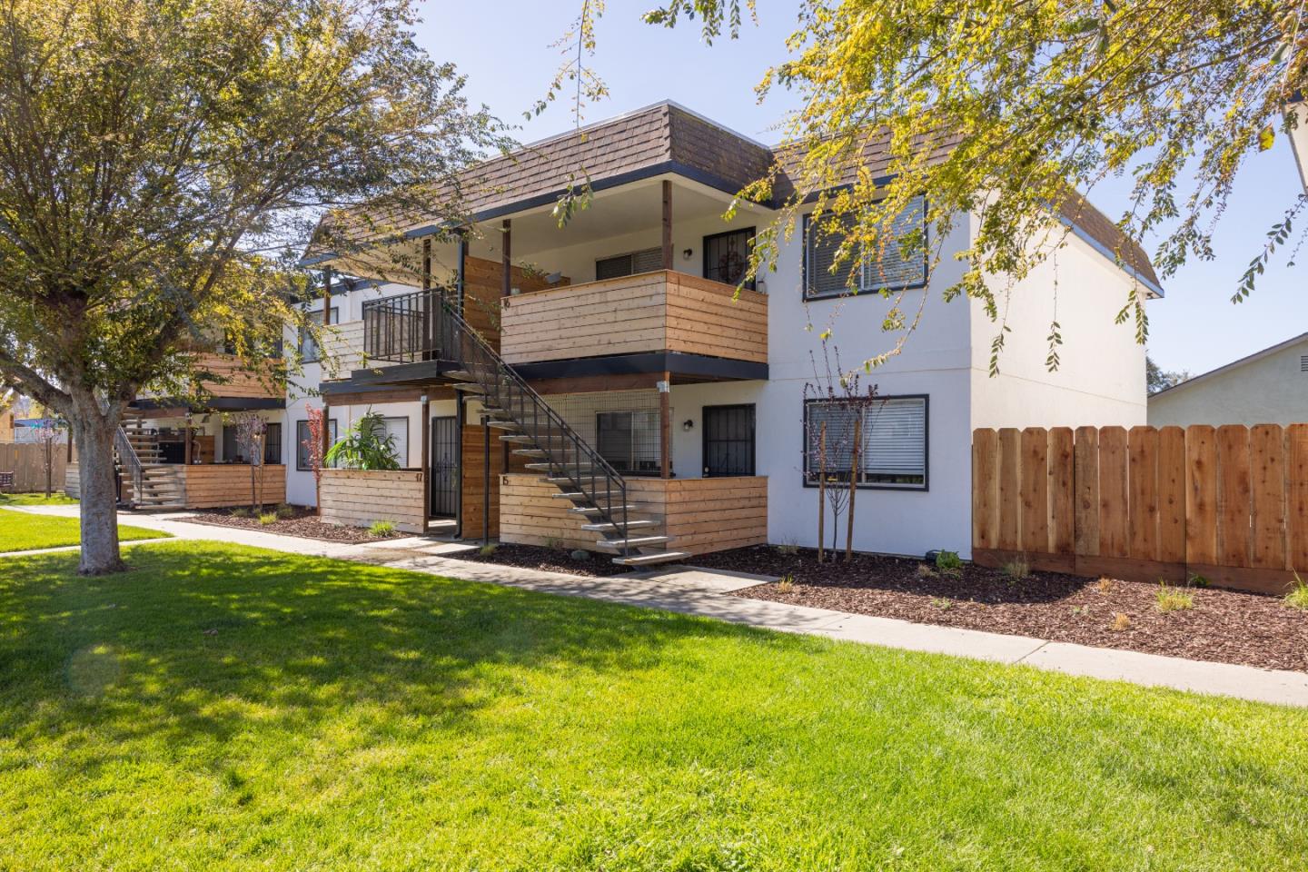 Detail Gallery Image 4 of 32 For 711 South St, Hollister,  CA 95023 - – Beds | – Baths