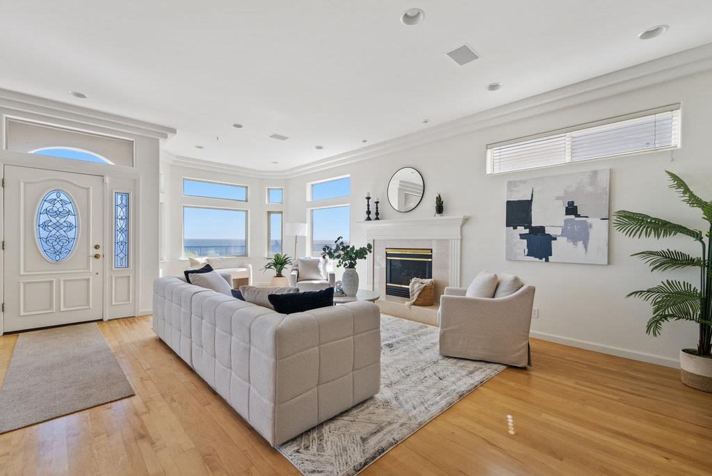 Detail Gallery Image 11 of 35 For 940 W Cliff Dr, Santa Cruz,  CA 95060 - 3 Beds | 3 Baths