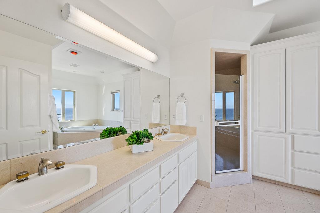 Detail Gallery Image 21 of 35 For 940 W Cliff Dr, Santa Cruz,  CA 95060 - 3 Beds | 3 Baths
