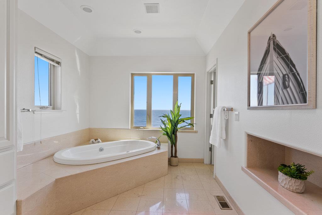 Detail Gallery Image 22 of 35 For 940 W Cliff Dr, Santa Cruz,  CA 95060 - 3 Beds | 3 Baths
