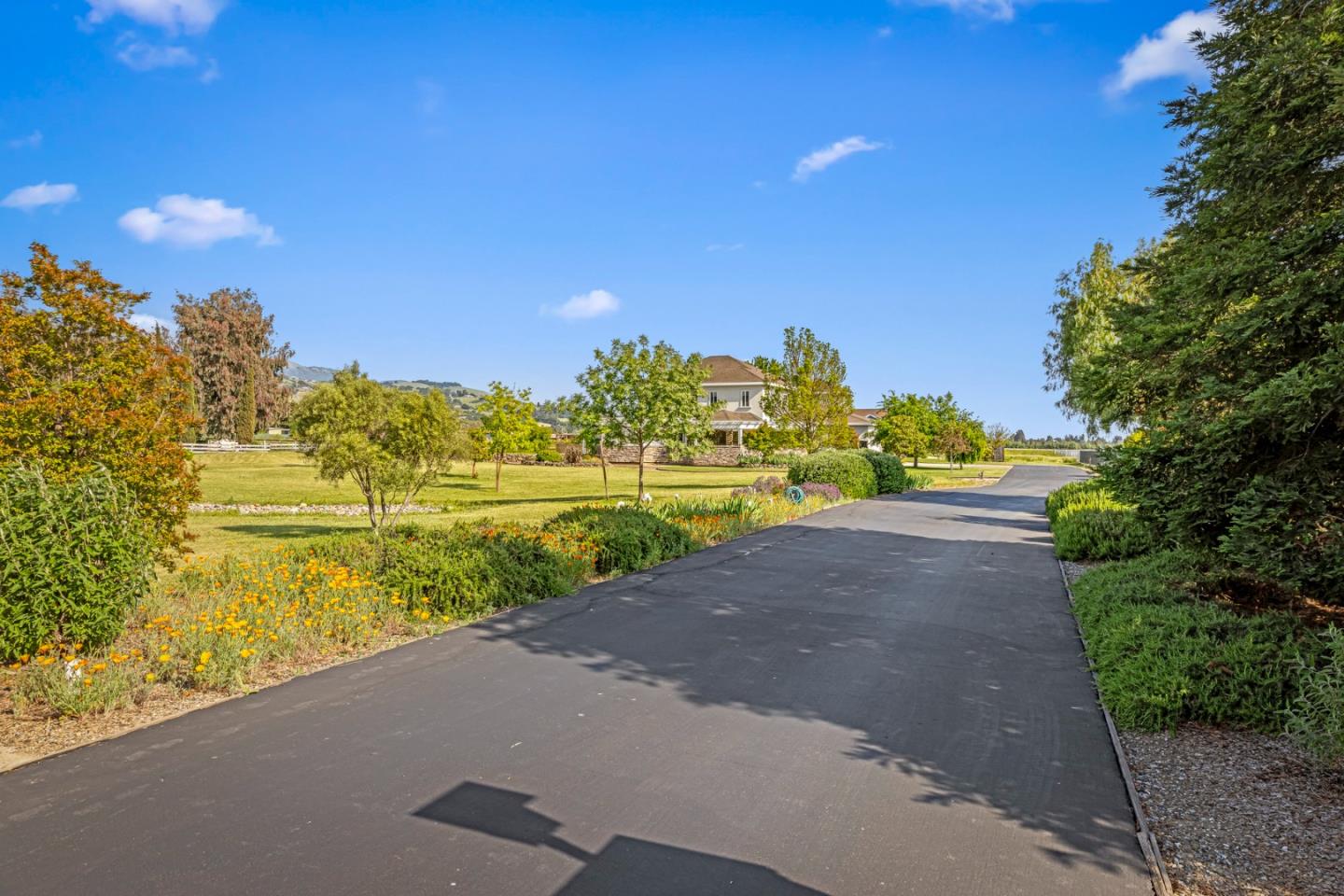 Detail Gallery Image 3 of 108 For 2340 Tennant Ave, Morgan Hill,  CA 95037 - 6 Beds | 4/1 Baths