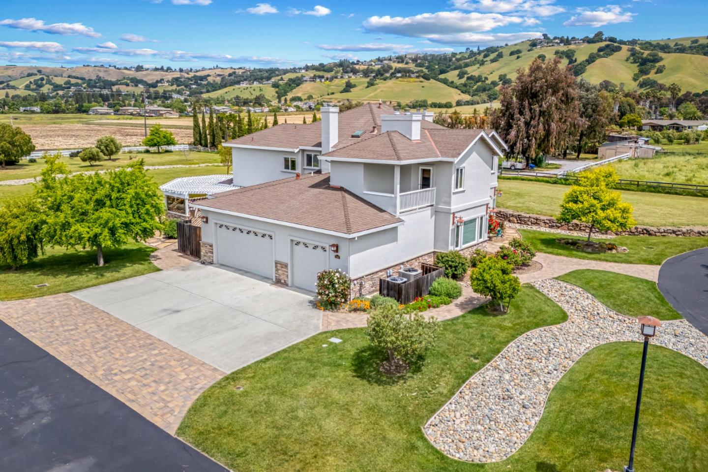 Detail Gallery Image 4 of 108 For 2340 Tennant Ave, Morgan Hill,  CA 95037 - 6 Beds | 4/1 Baths