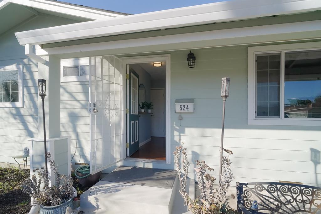 Detail Gallery Image 2 of 18 For 524 Baron Dr, Rohnert Park,  CA 94928 - 3 Beds | 1 Baths