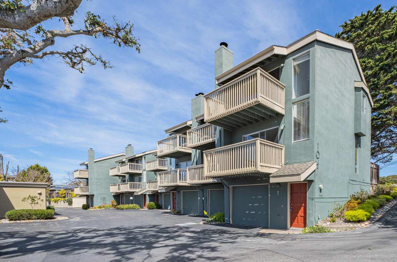 Detail Gallery Image 2 of 33 For 1047 a Highland a,  Seaside,  CA 93955 - 2 Beds | 1/1 Baths