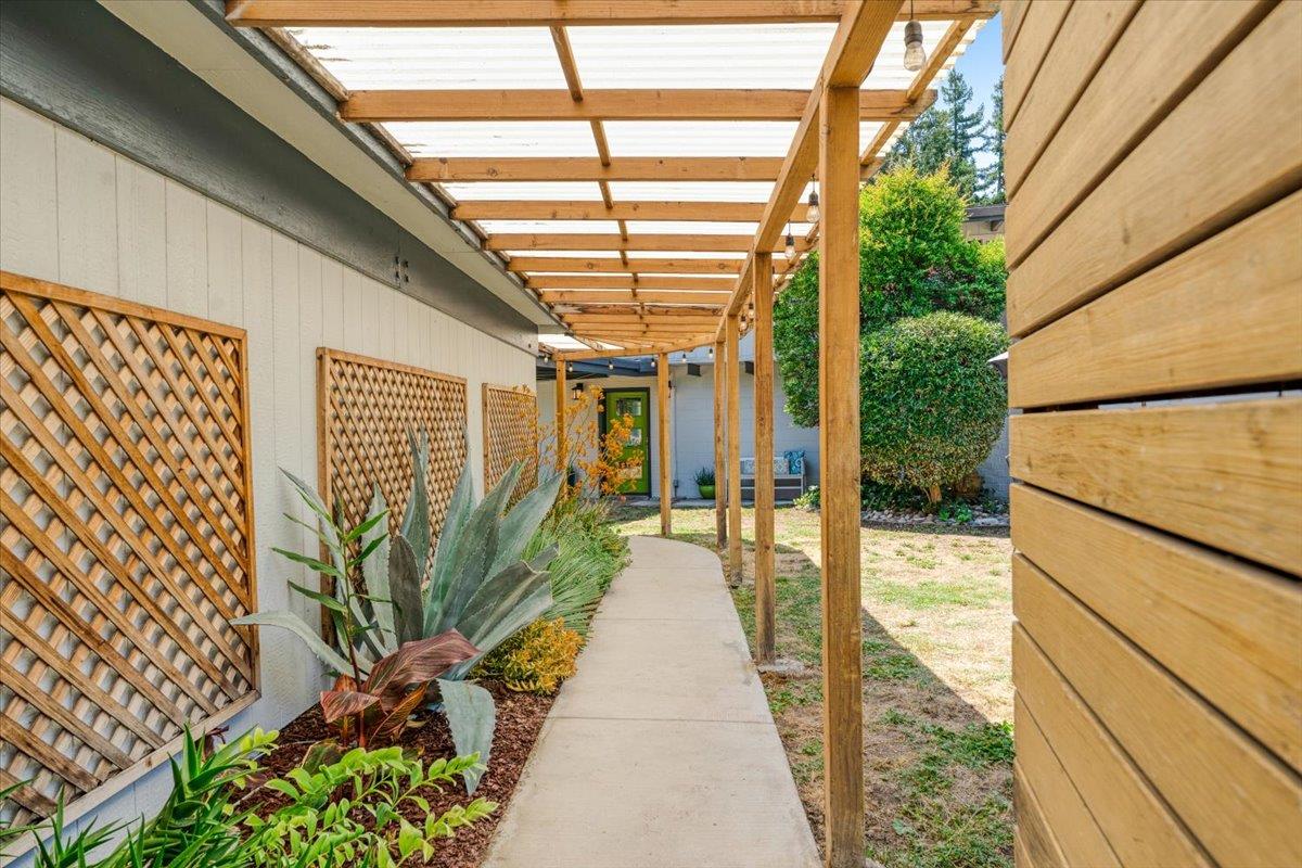 Detail Gallery Image 11 of 81 For 368 Green Valley Rd, Scotts Valley,  CA 95066 - 5 Beds | 4 Baths