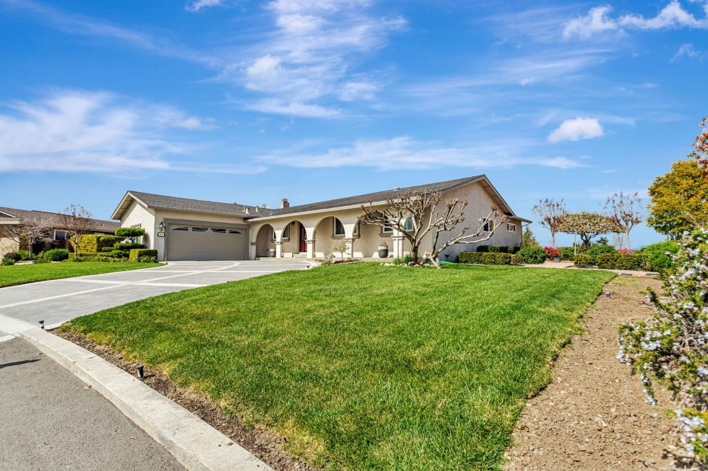 Detail Gallery Image 2 of 77 For 337 Marks Dr, Hollister,  CA 95023 - 3 Beds | 2 Baths