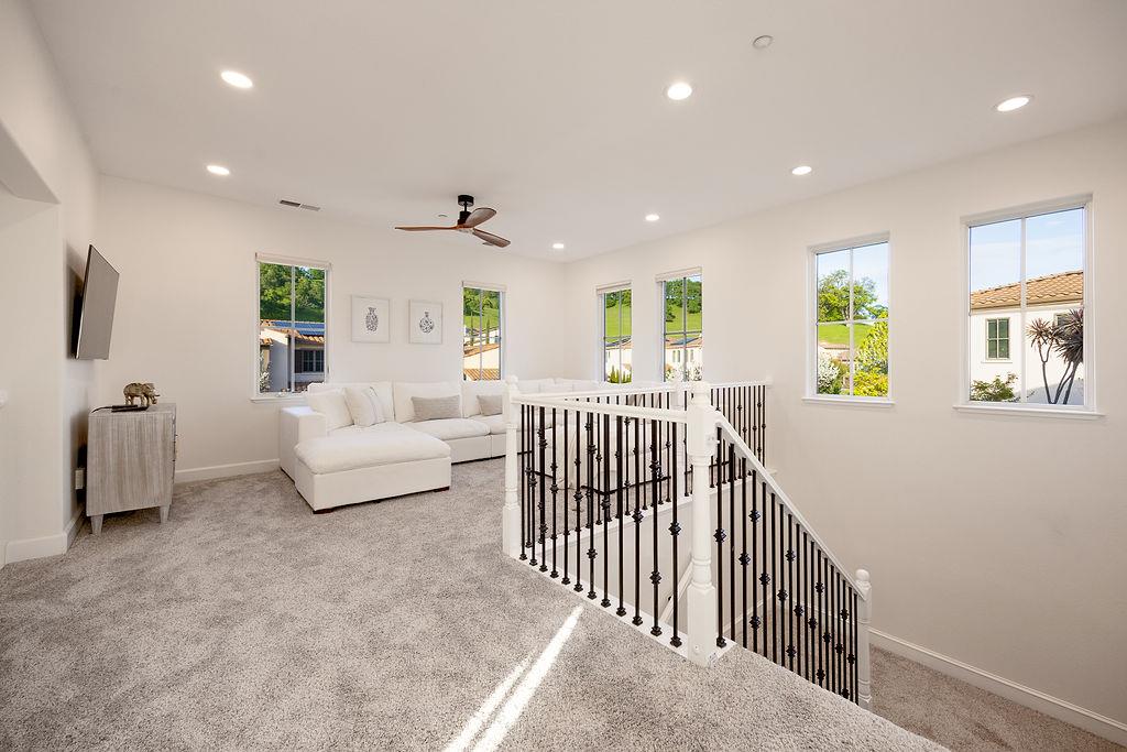Detail Gallery Image 13 of 38 For 2953 Pebble Beach Cir, Fairfield,  CA 94534 - 5 Beds | 3/1 Baths