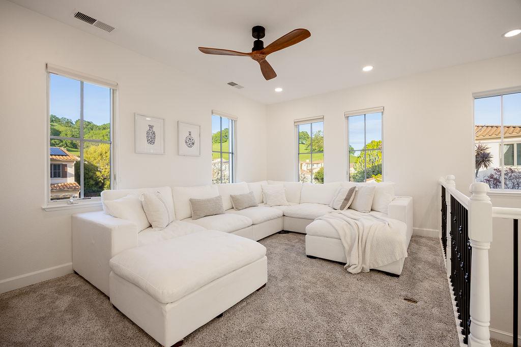 Detail Gallery Image 14 of 38 For 2953 Pebble Beach Cir, Fairfield,  CA 94534 - 5 Beds | 3/1 Baths